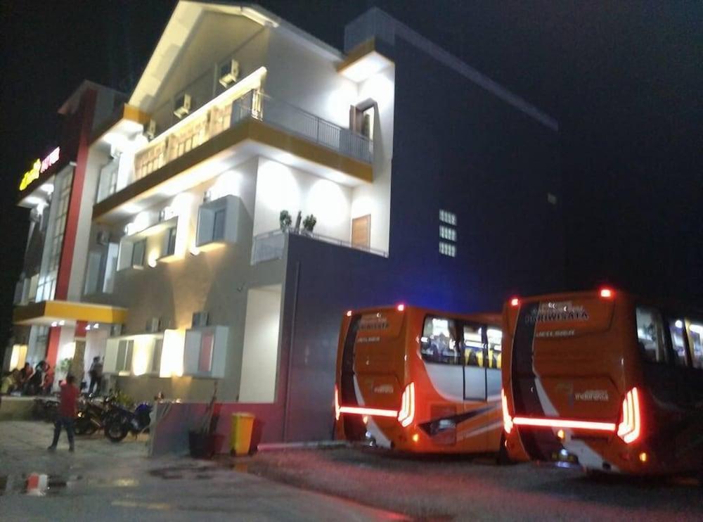 New D'Dhave Hotel 파당 외부 사진