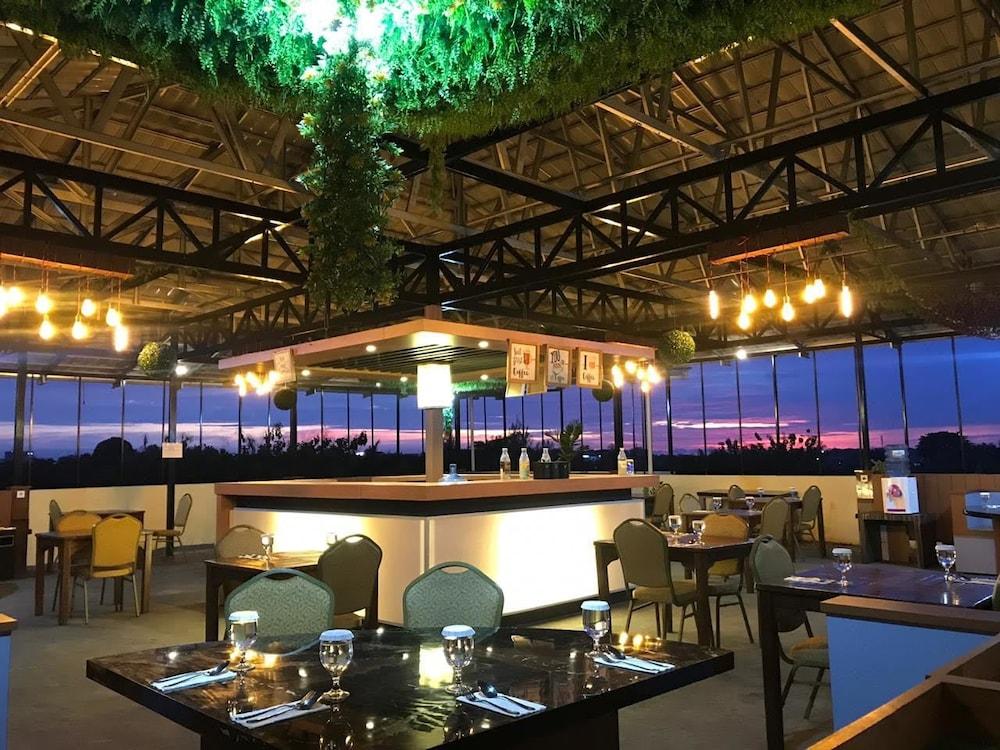 New D'Dhave Hotel 파당 외부 사진